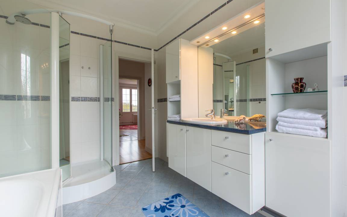 Photo of Bathroom in La Ville-aux-Clercs