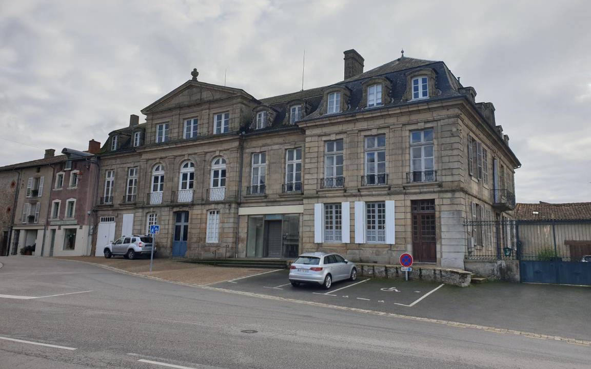 Photo of Buildings in Chateauponsac
