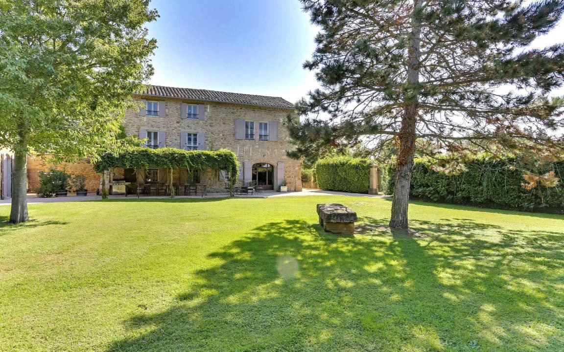 Photo of Buildings in Entraigues-sur-la-Sorgue