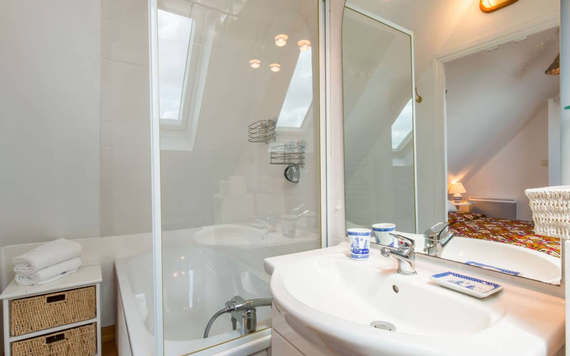 Photo of Bathroom in Locquirec
