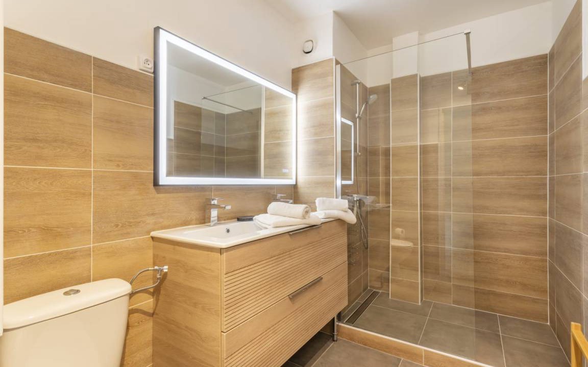 Photo of Bathroom in Hyeres City Centre