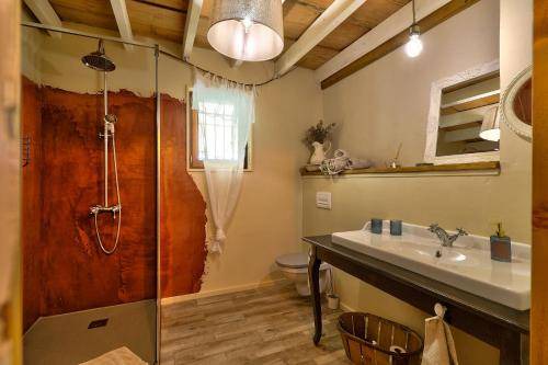 Photo of Bathroom in Courry
