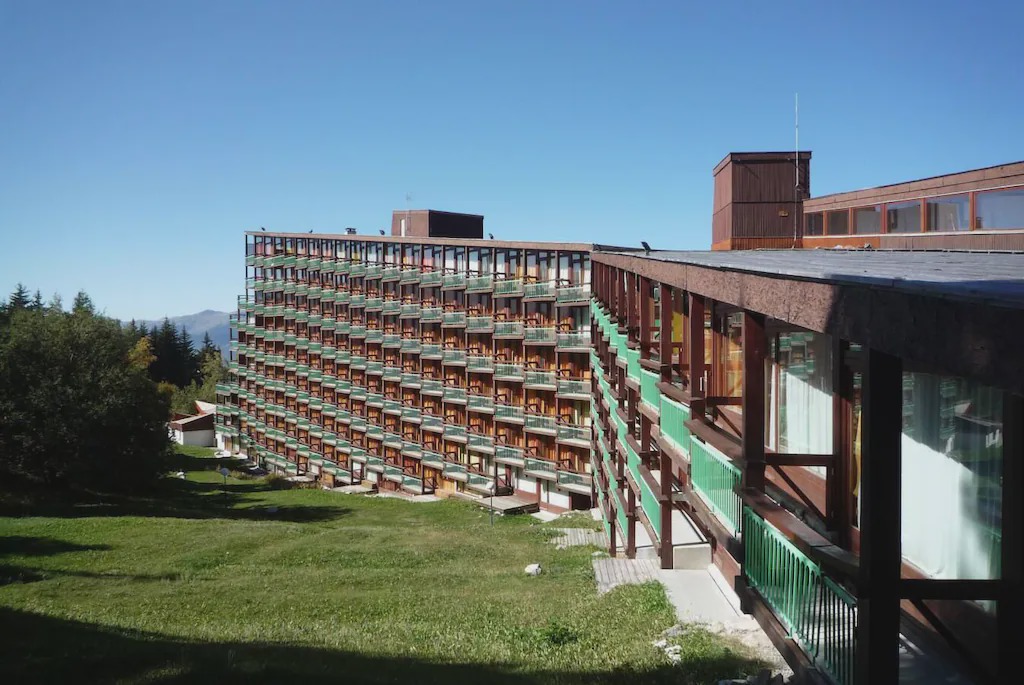 Photo of Buildings in Arc-1800