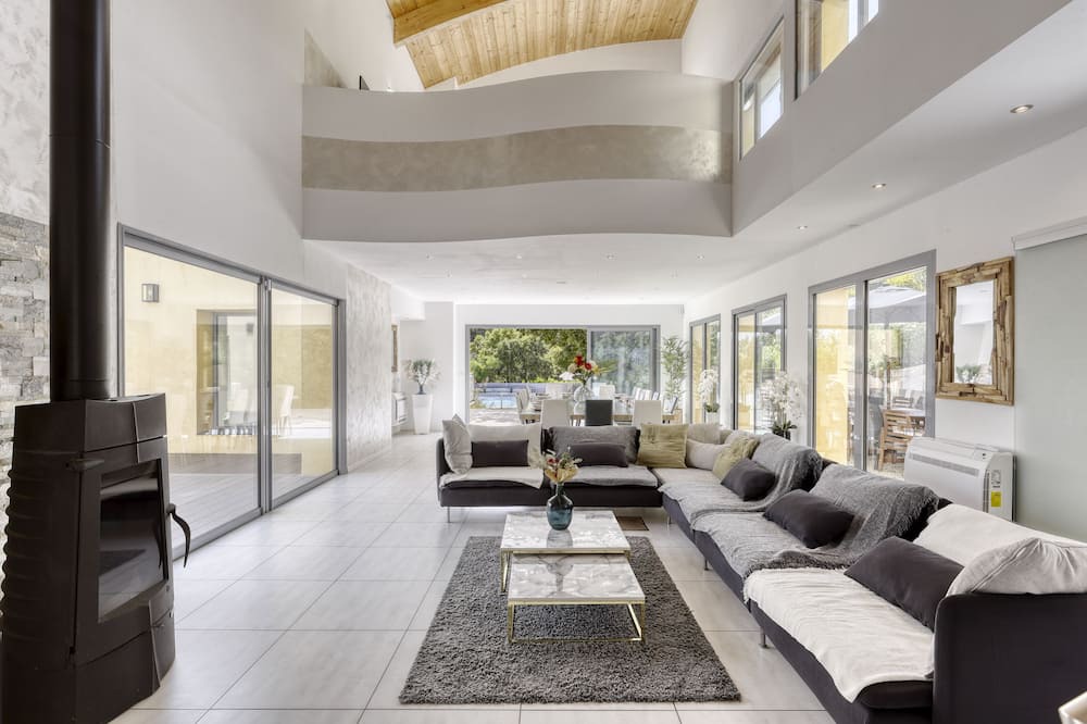 Photo of Livingroom in Neoules