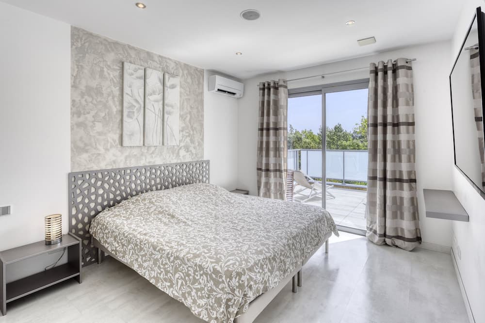 Photo of Bedroom in Neoules