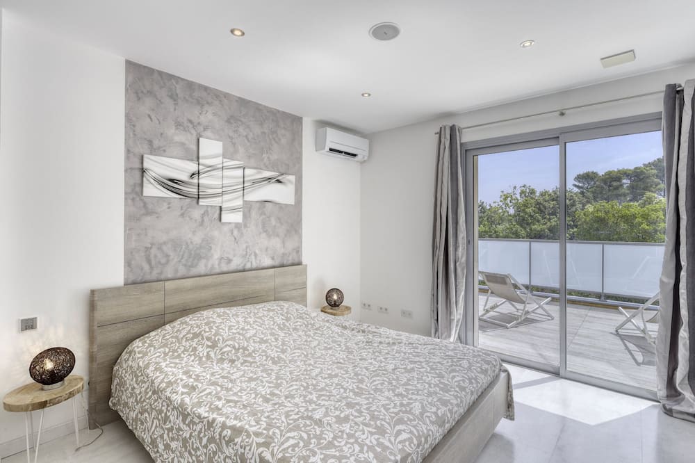 Photo of Bedroom in Neoules
