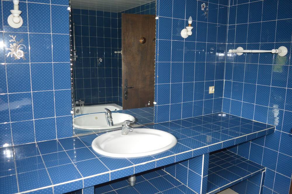 Photo of Bathroom in Caupenne-d'Armagnac