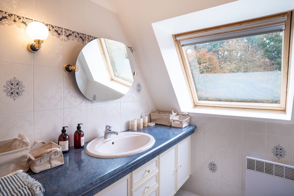 Photo of Bathroom in Saint-Ouen-de-Thouberville
