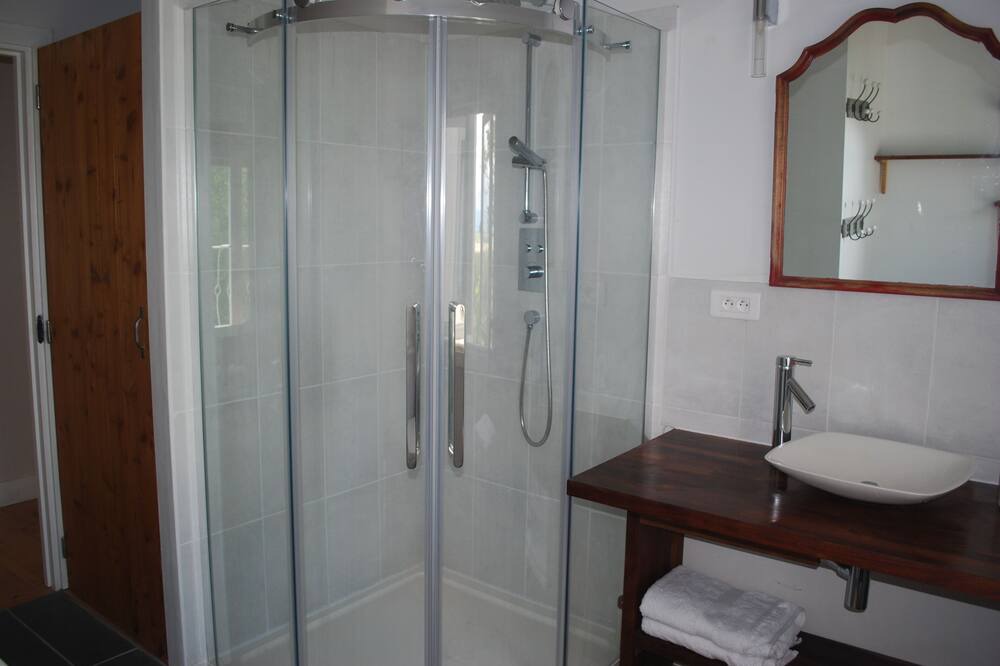 Photo of Bathroom in Fenouillet-du-Razes