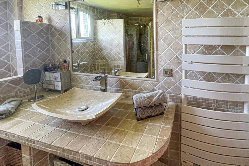 Photo of Bathroom in Gan