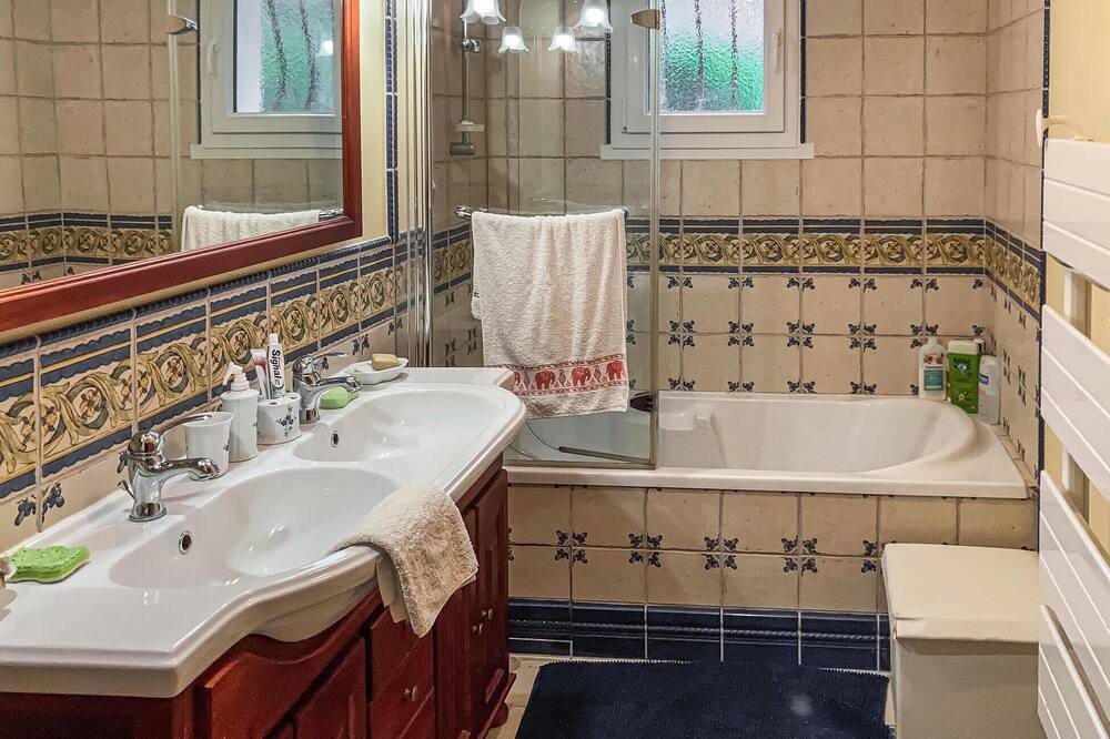Photo of Bathroom in Houlbec-Cocherel
