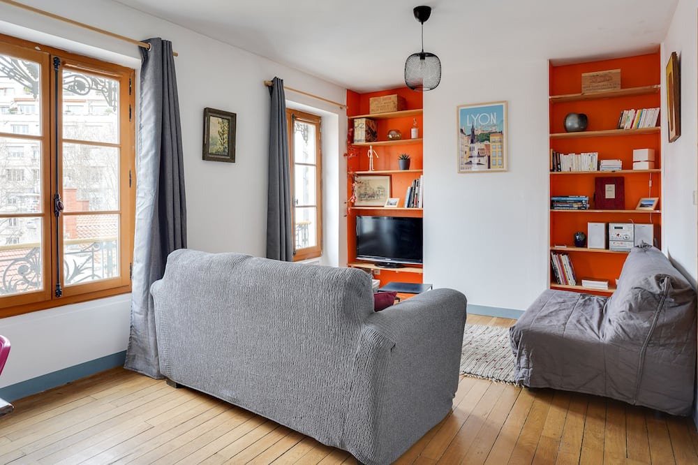 Photo of Livingroom in Voltaire - Saint Amour