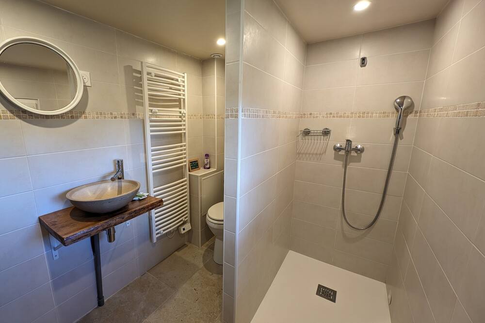Photo of Bathroom in Les Baux-de-Breteuil