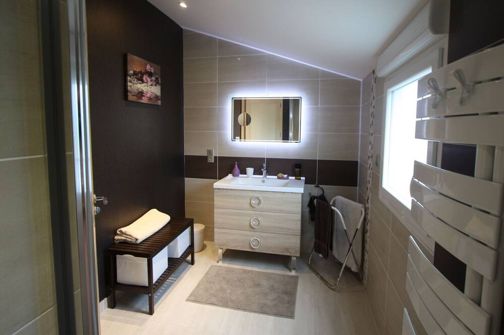 Photo of Bathroom in Chamagne