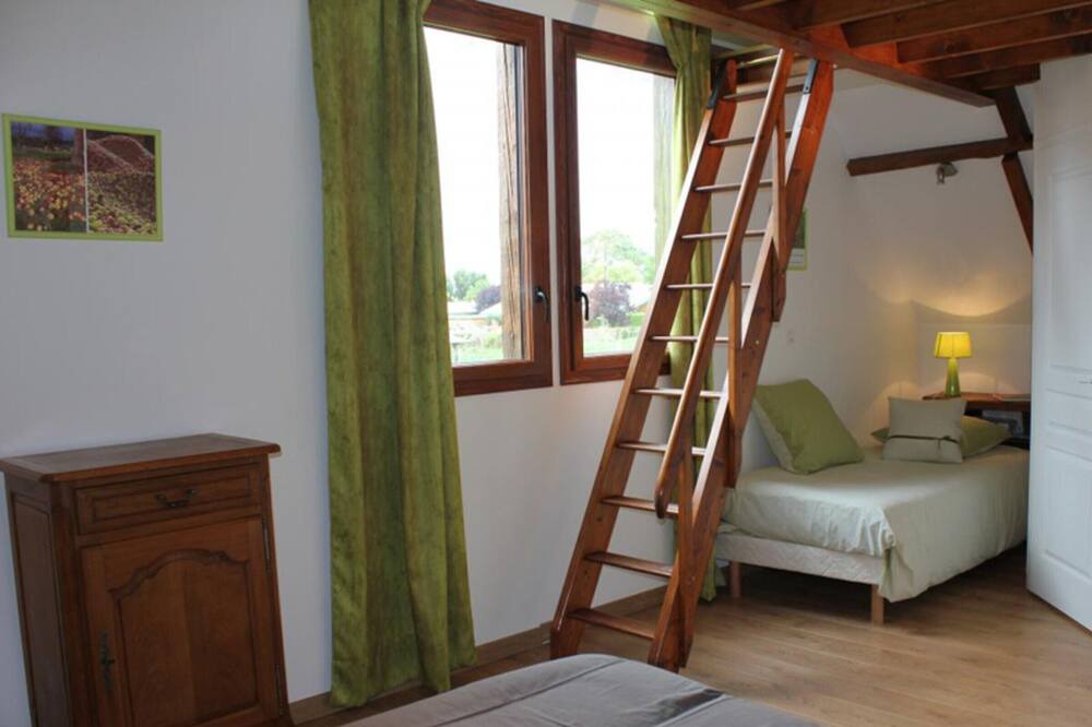 Photo of Bedroom in Fresne-le-Plan