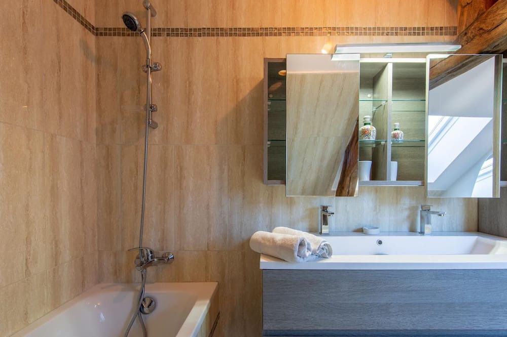 Photo of Bathroom in Courcelles