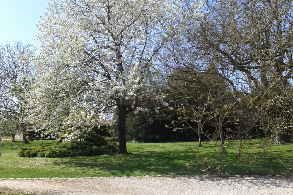 Photo of Outdoor in Lanneray