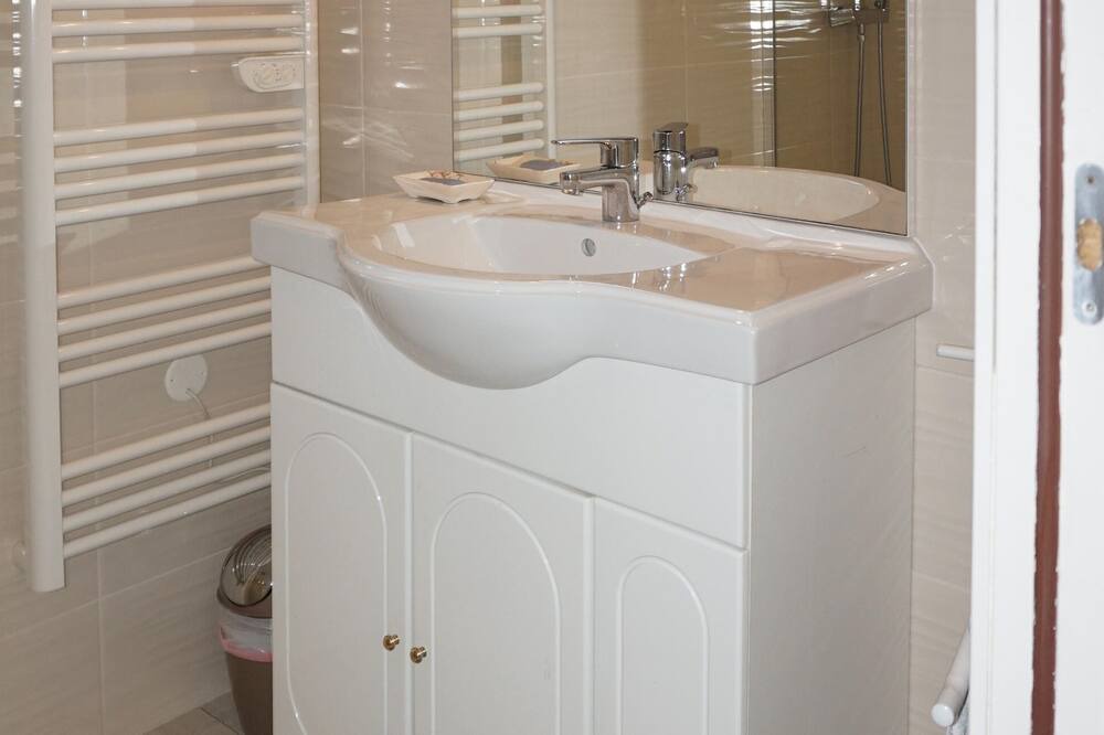 Photo of Bathroom in Babeau-Bouldoux
