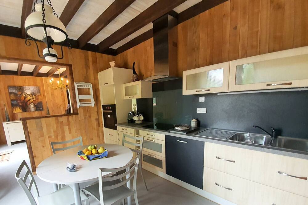 Photo of Kitchen in Saint-Estephe