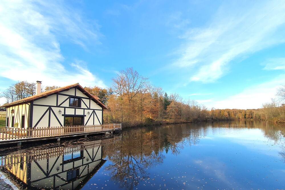 Photo of Outdoor in Saint-Estephe