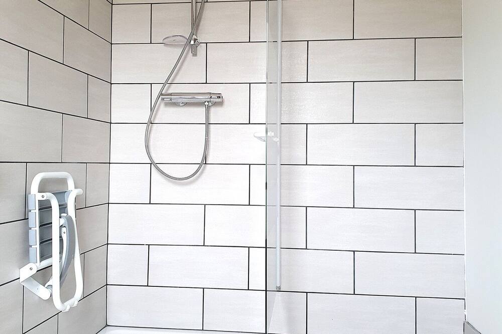 Photo of Bathroom in Saint-Estephe