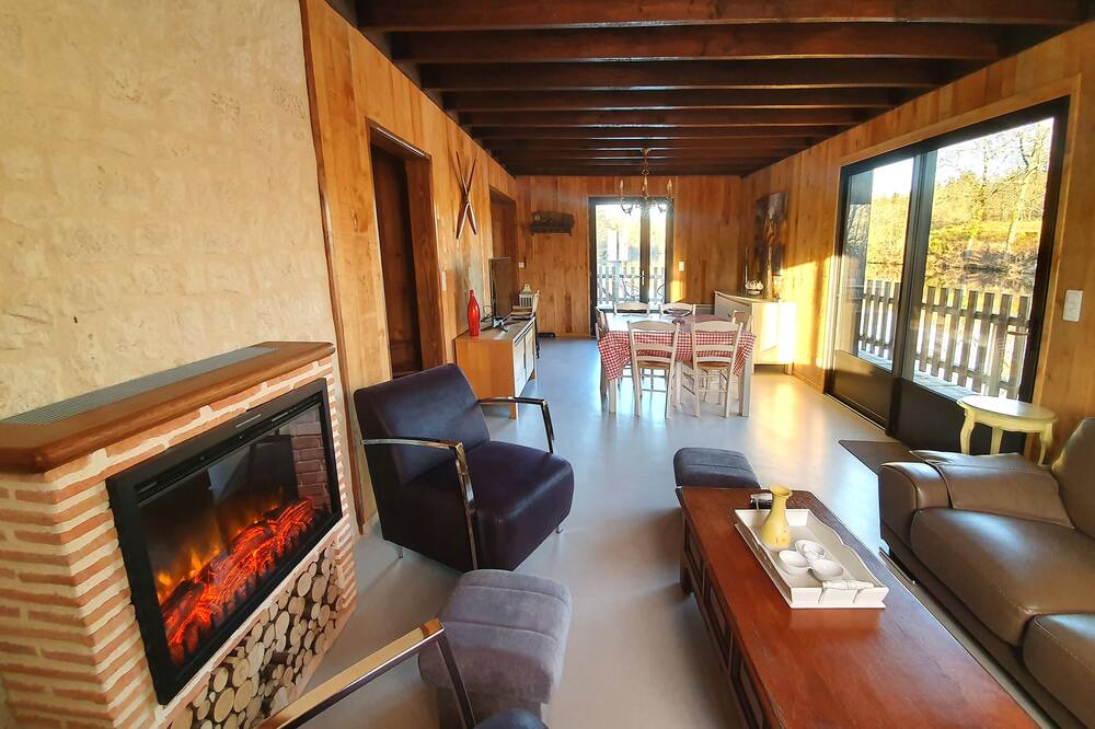 Photo of Livingroom in Saint-Estephe