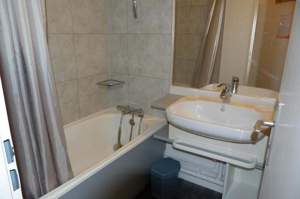Photo of Bathroom in Arc-1800