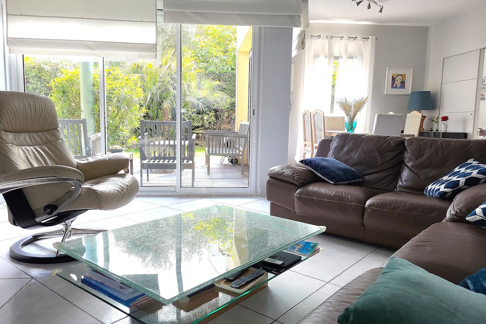 Photo of Livingroom in Lestonat - Monsejour