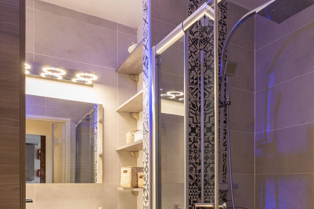 Photo of Bathroom in Lyon City Centre