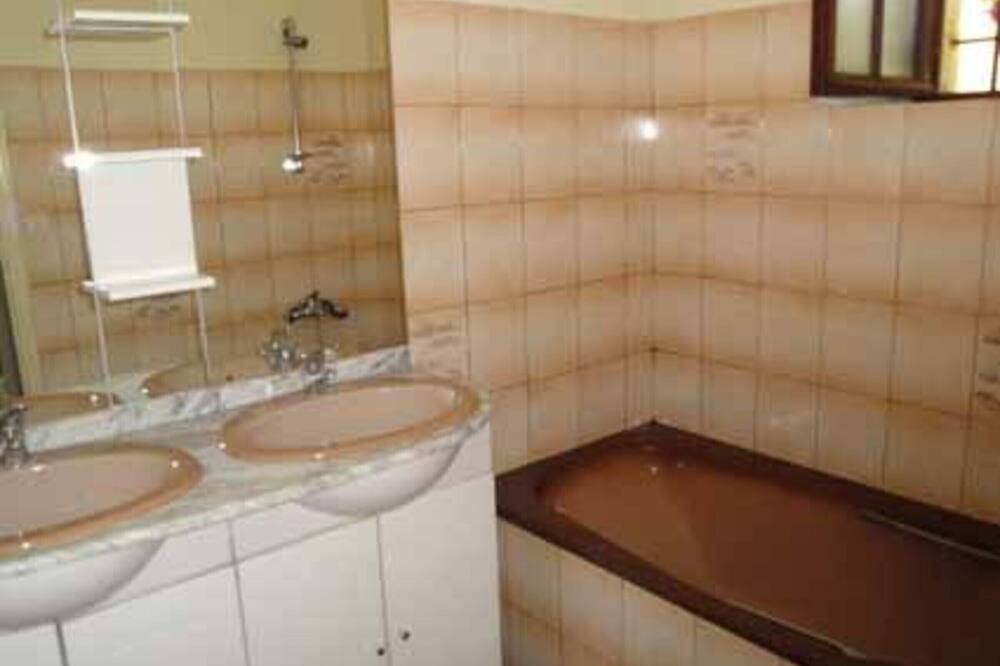 Photo of Bathroom in Borreze