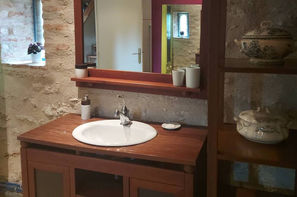 Photo of Bathroom in Foecy