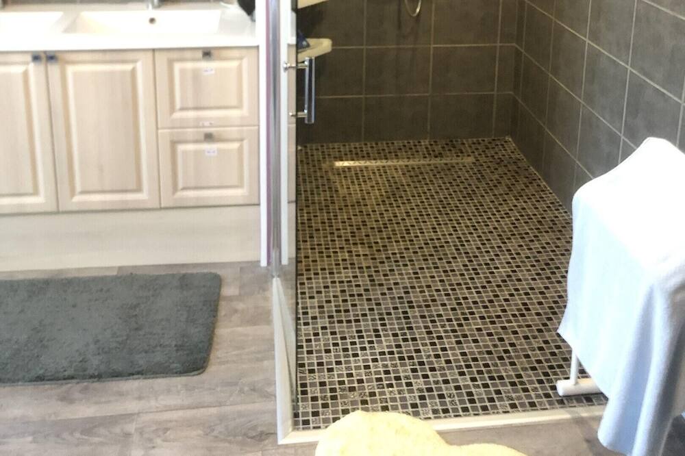Photo of Bathroom in Bergeres-les-Vertus