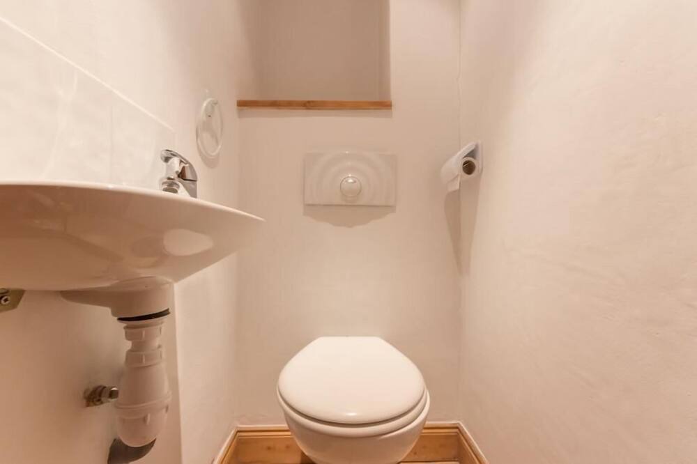 Photo of Bathroom in Arc-1800