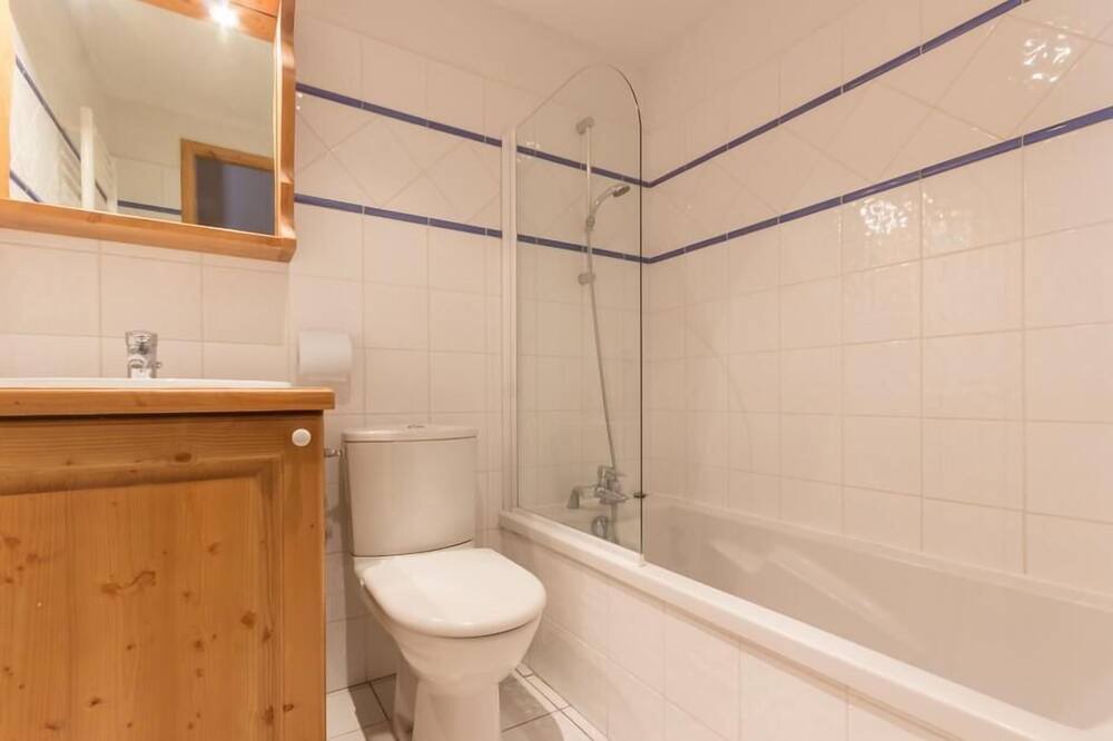Photo of Bathroom in Arc-1800