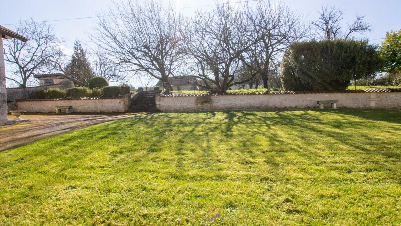 Photo of Outdoor in Saint-Paul-Lizonne
