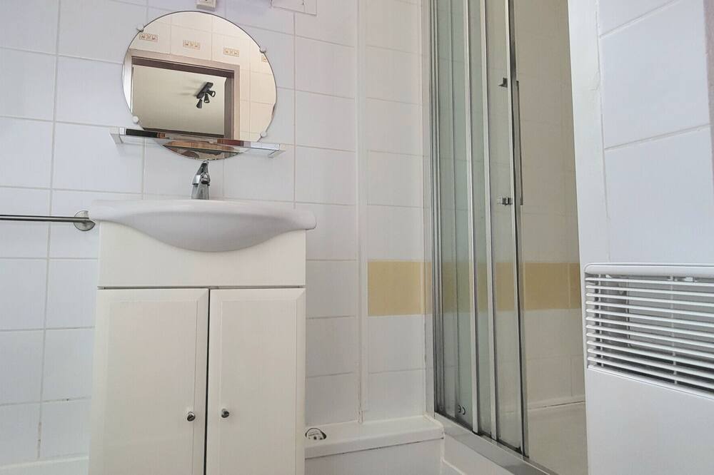 Photo of Bathroom in Gujan-Mestras