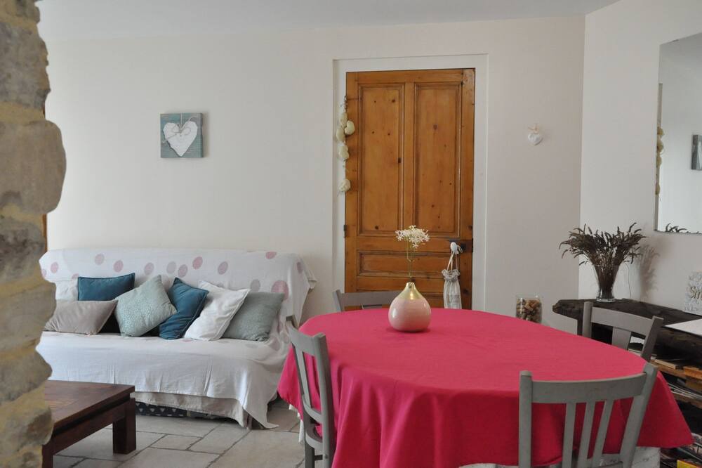 Photo of Livingroom in Roche-Saint-Secret