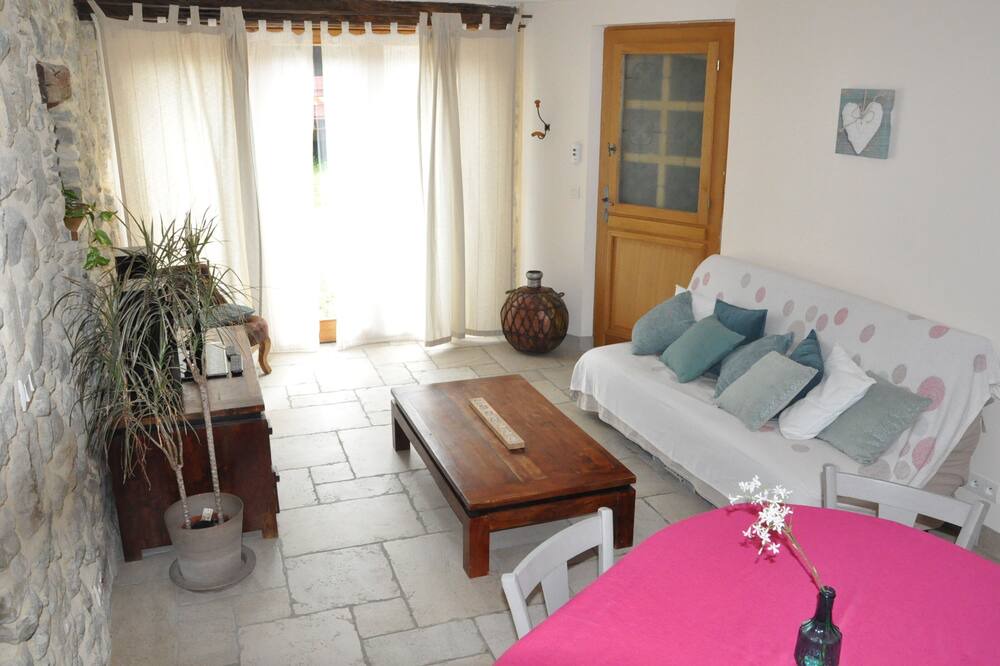 Photo of Livingroom in Roche-Saint-Secret