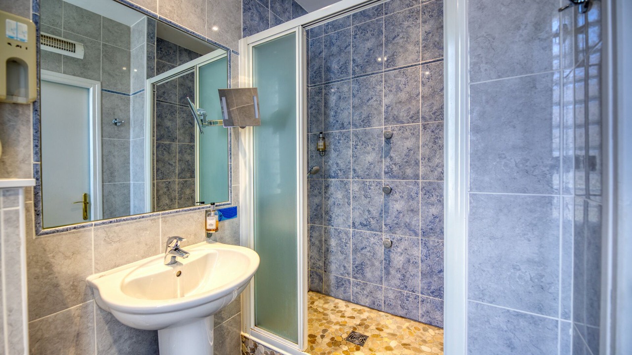 Photo of Bathroom in Comedie