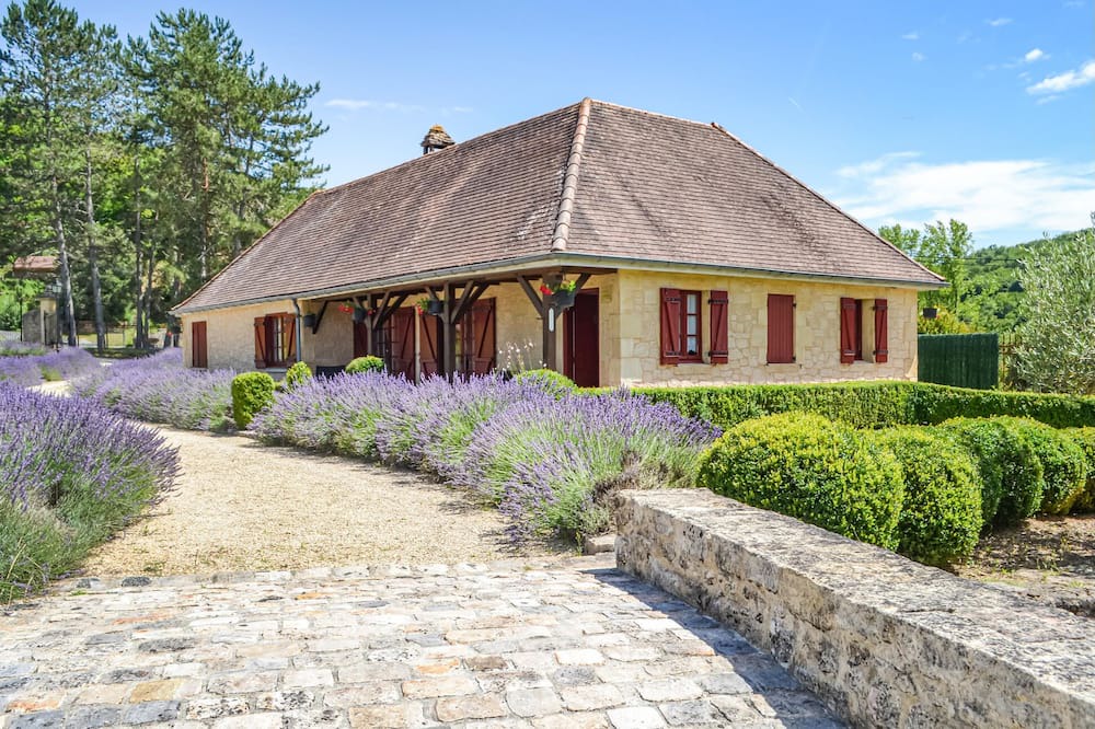 Photo of Outdoor in Saint-Andre-dAllas