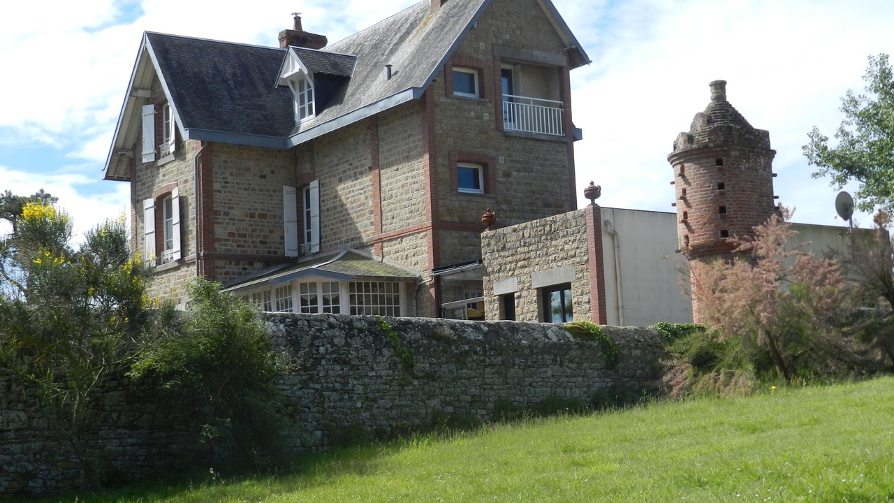 Photo of Buildings in Saint-Jean-le-Thomas