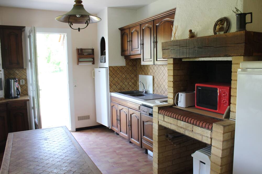 Photo of Kitchen in Montcabrier