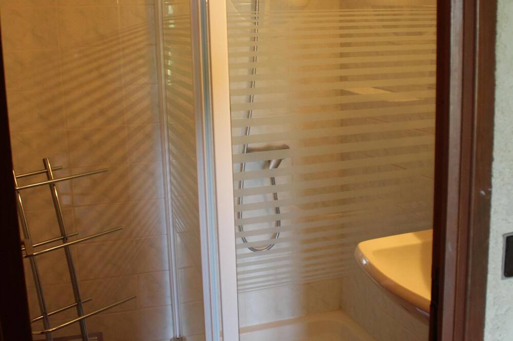 Photo of Bathroom in Montcabrier