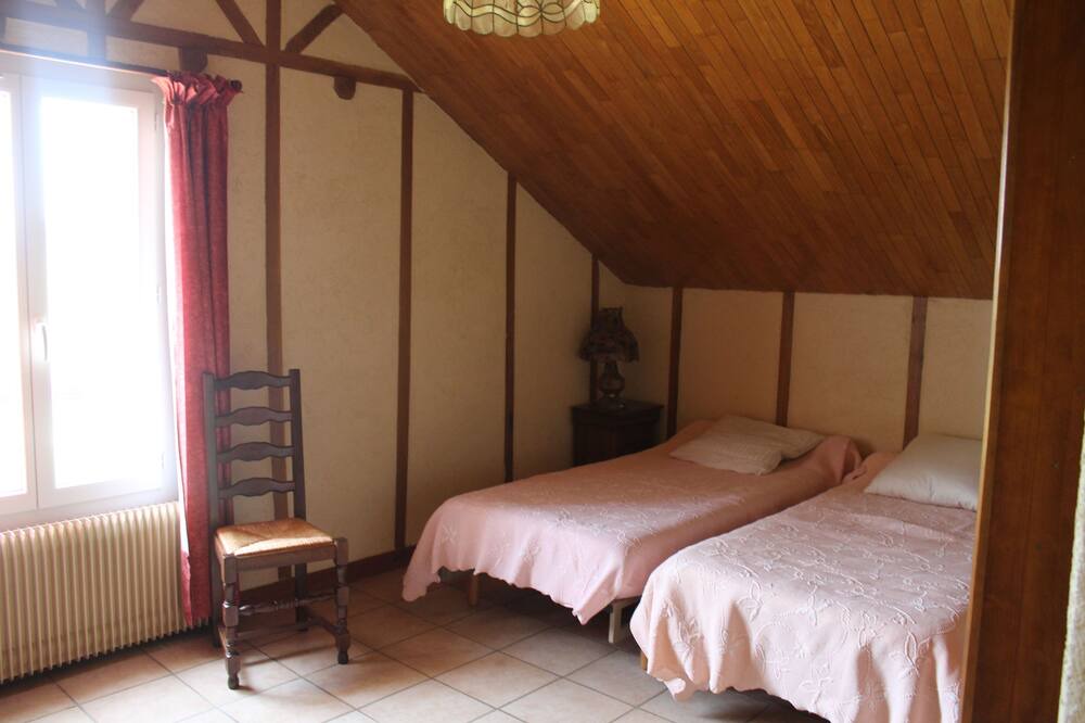 Photo of Bedroom in Montcabrier
