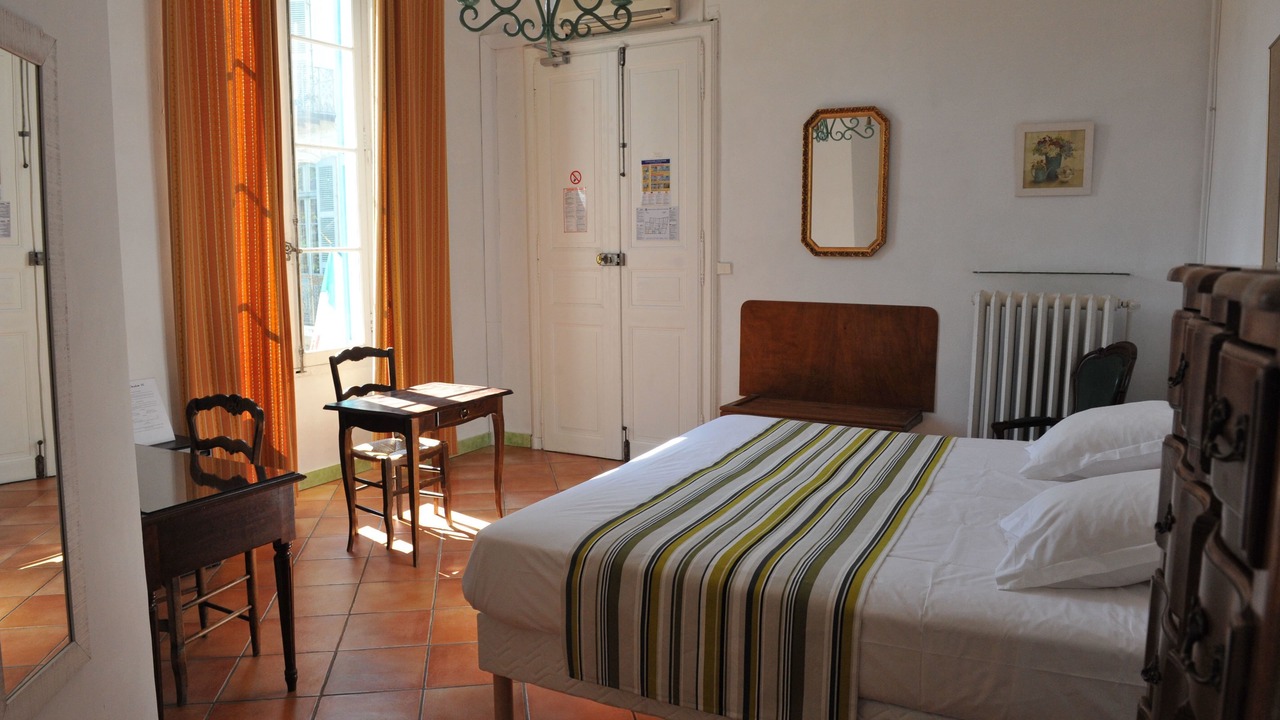 Photo of Bedroom in Arles City Centre