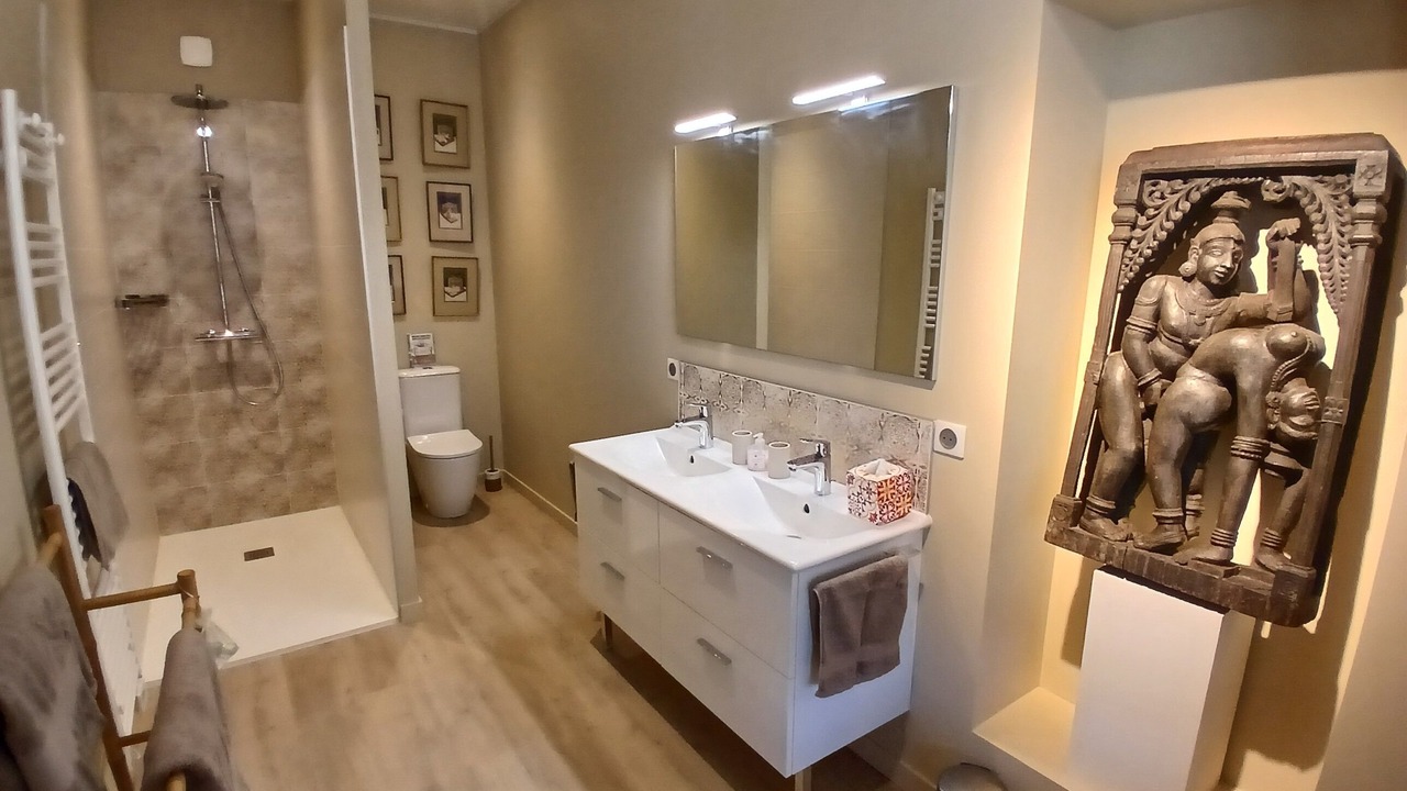 Photo of Bathroom in La Rochelle City Centre