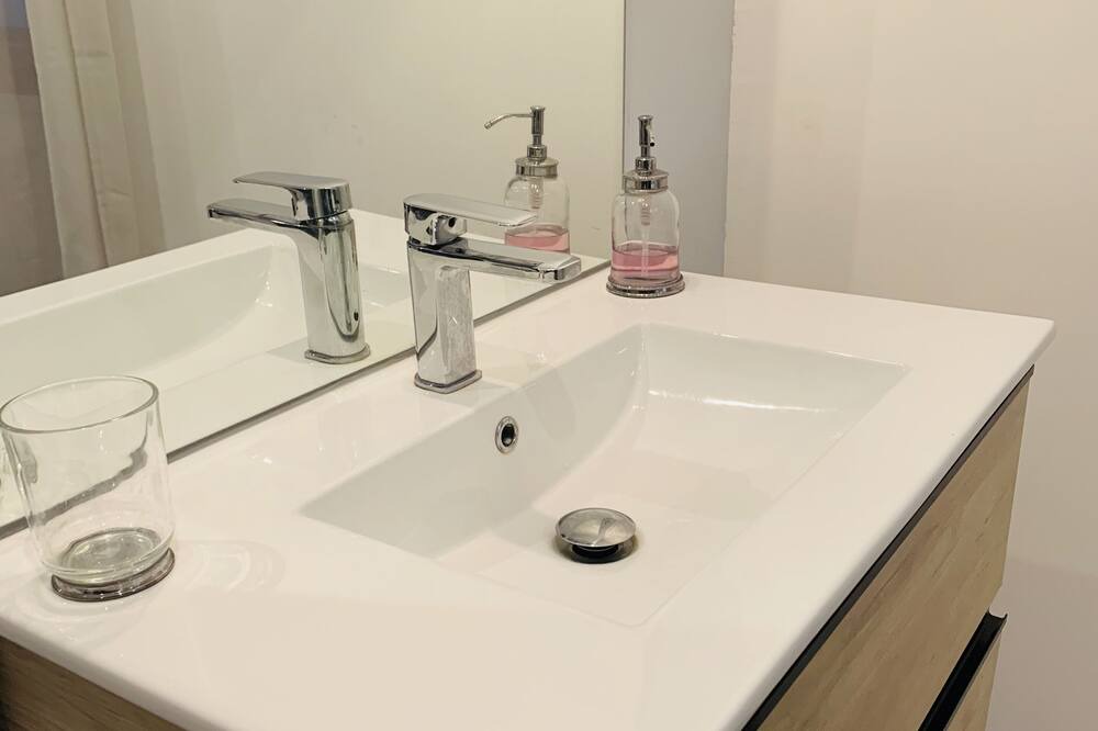 Photo of Bathroom in Beziers City Centre