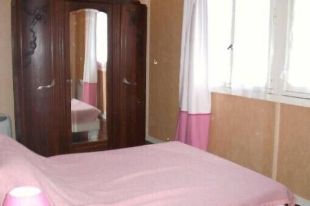 Photo of Bedroom in Saint-Martin-de-Fontenay