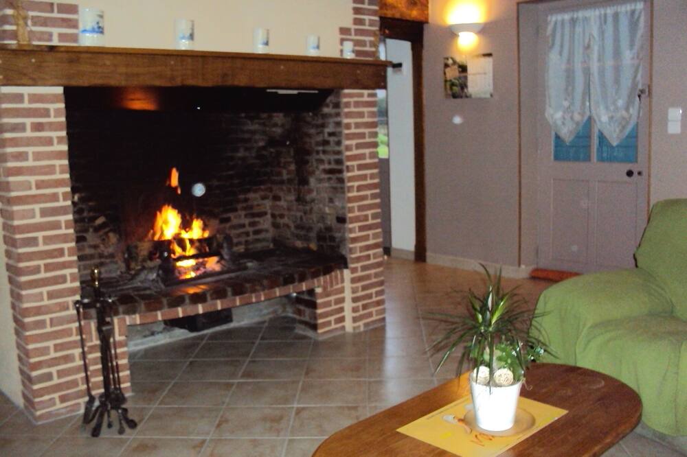Photo of Livingroom in Beauvoir-en-Lyons