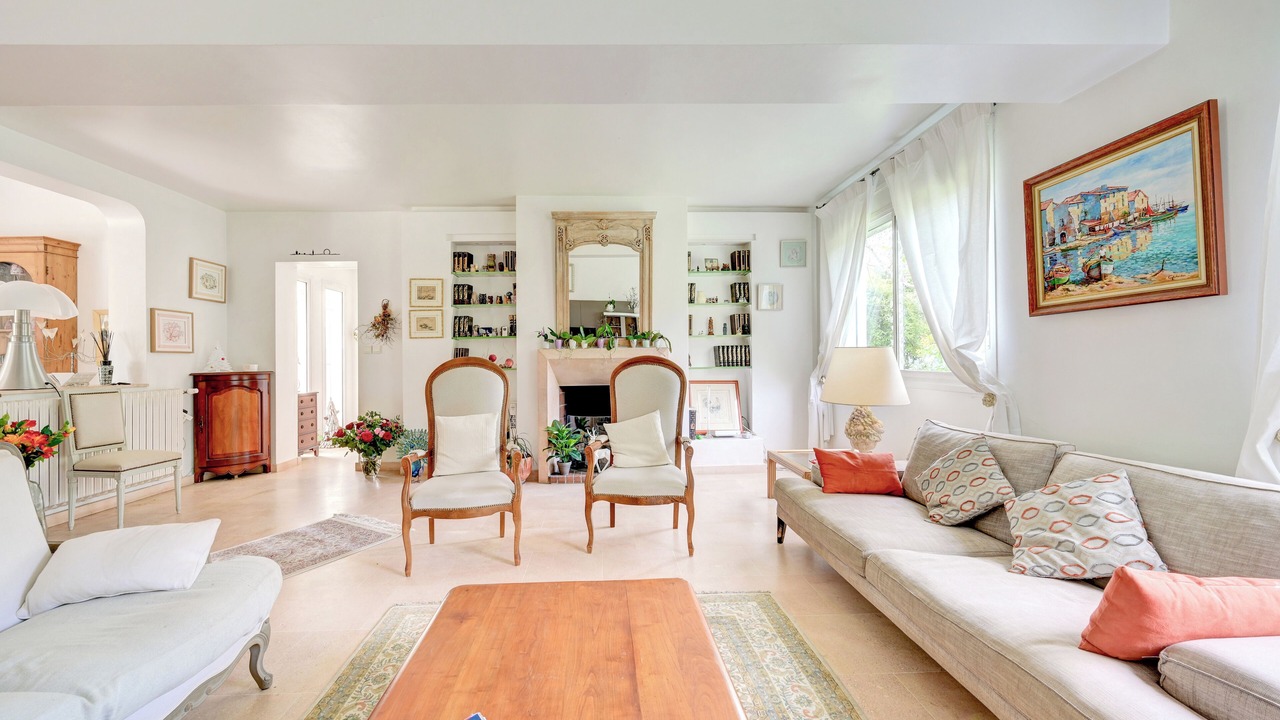 Photo of Livingroom in 8th Arrondissement